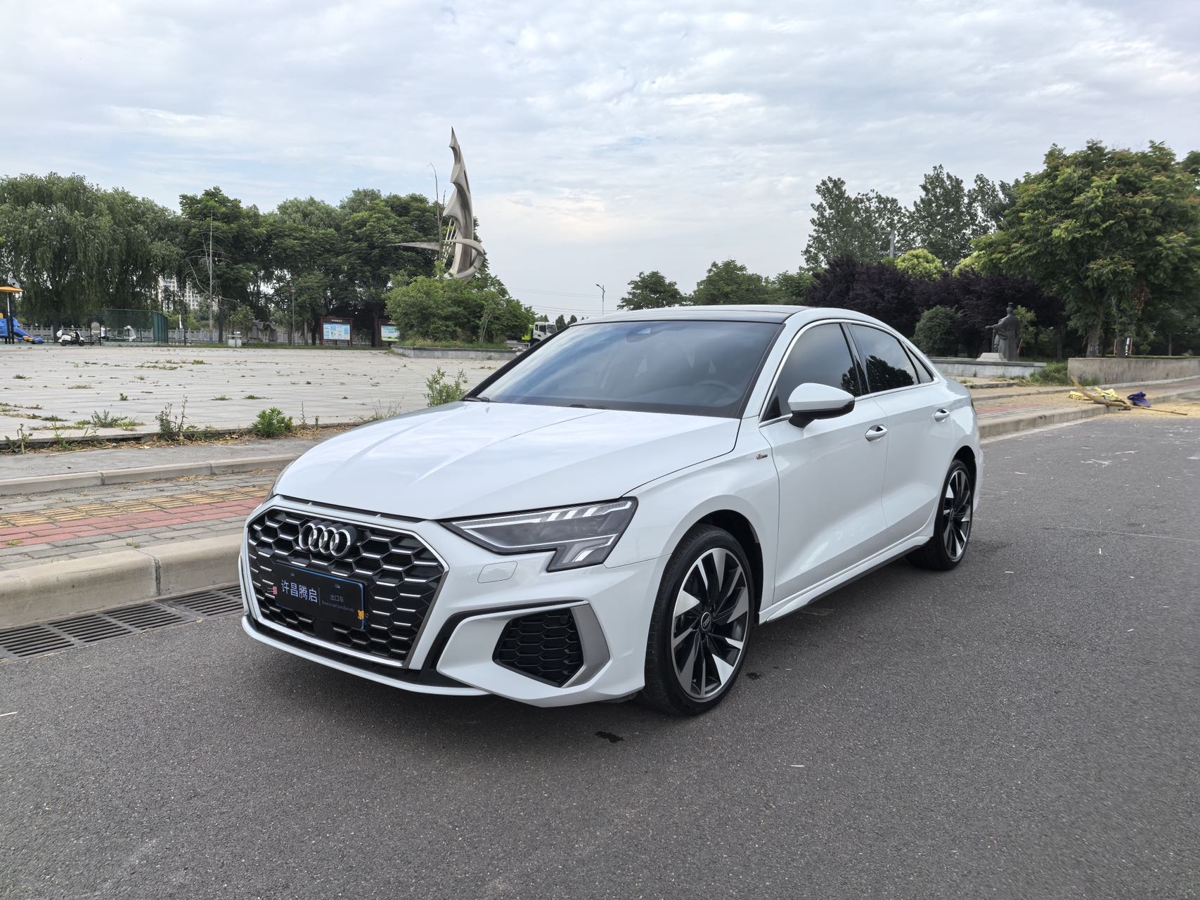 Модель A3L Limousine 2023 года, версия "TFSI Sport Style"