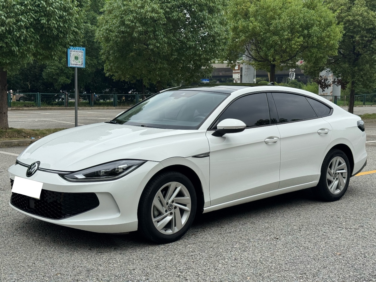 Volkswagen Lingdu 2023 L 280TSI DSG яркая острая версия