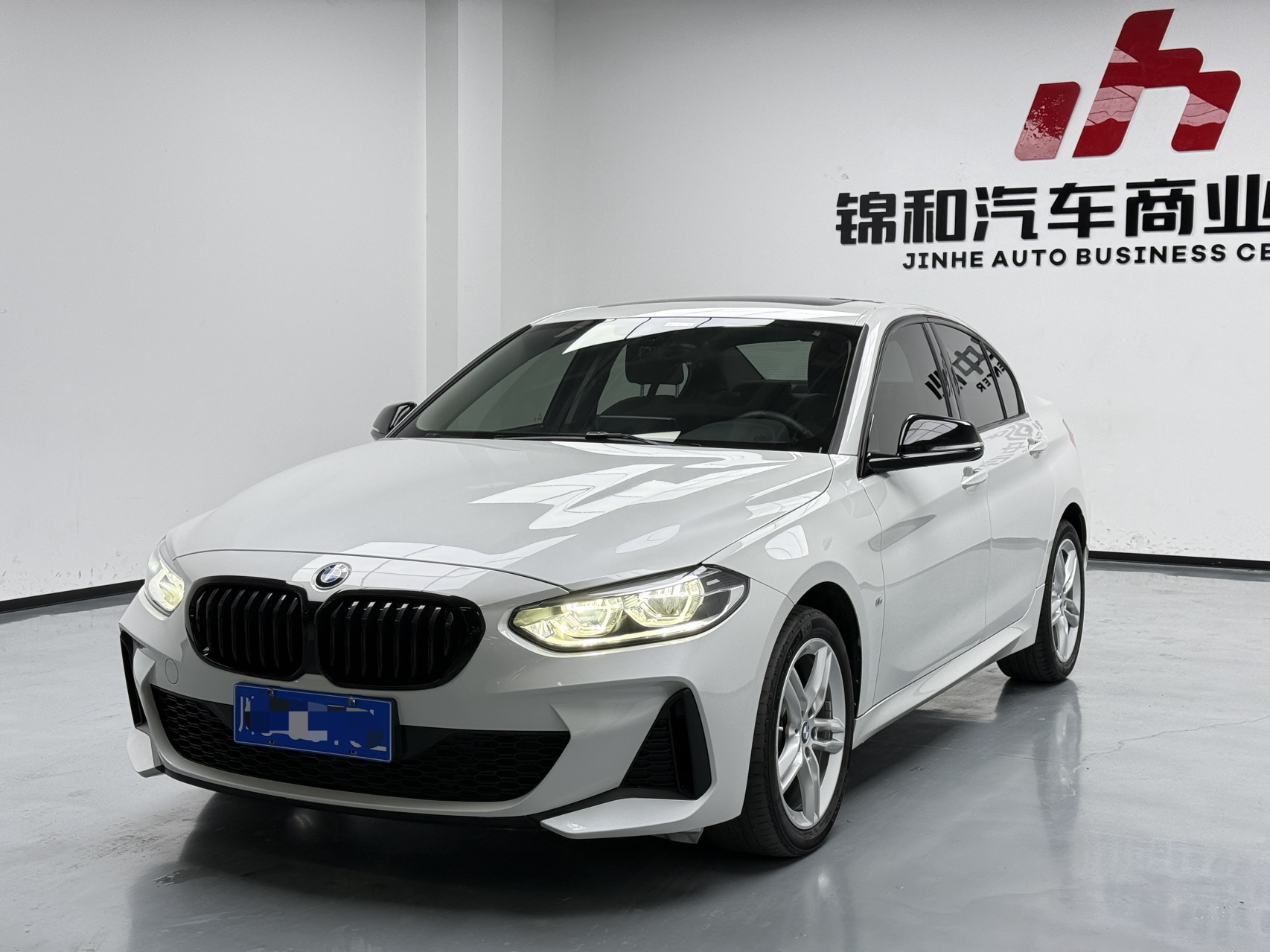 BMW 1 серии, 2021 года выпуска, 120i M Sport, версия "Night Edition", соответствует экологическому стандарту Евро-6.