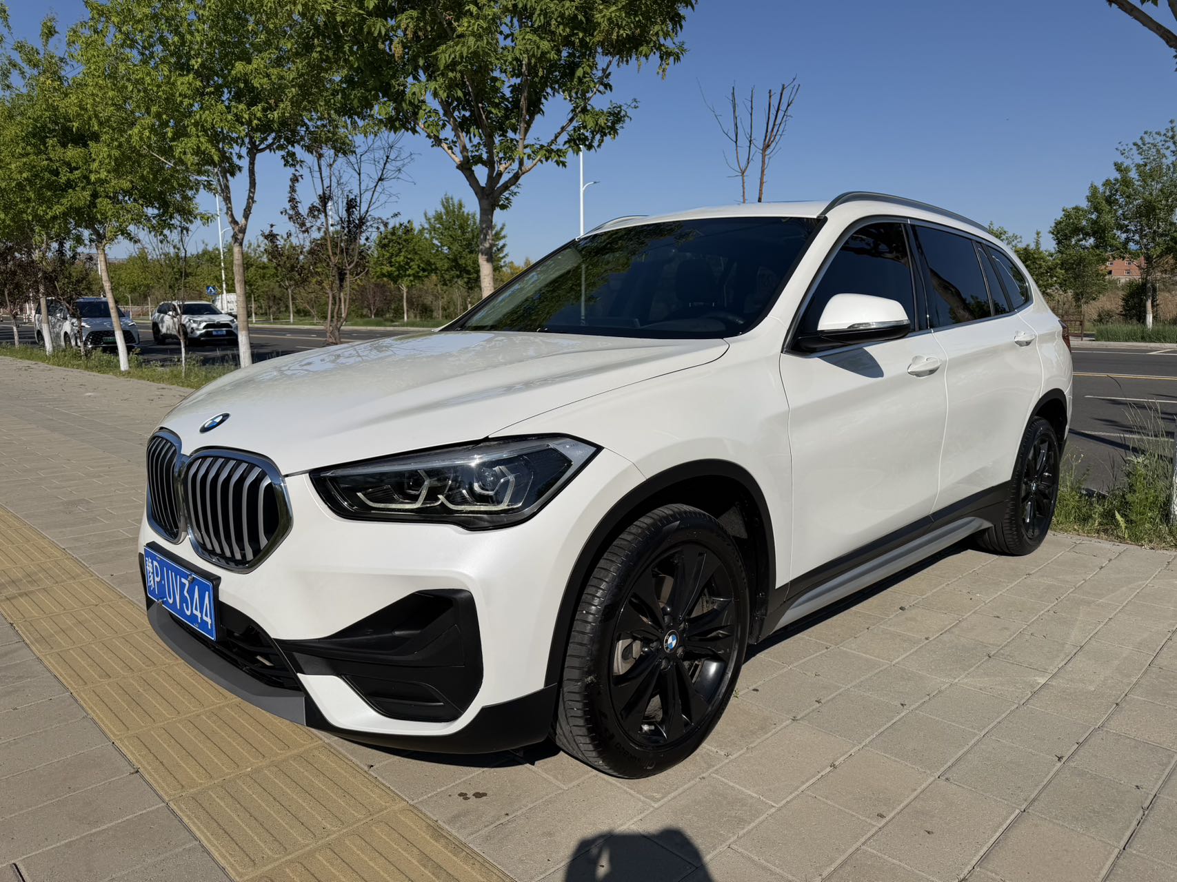 BMW X1 2022 года стильная версия, высокая комплектация