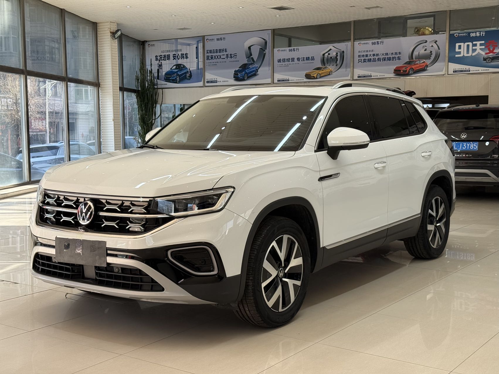 Volkswagen Tayron 2023 280TSI передний привод, версия Luxury Plus улучшенная