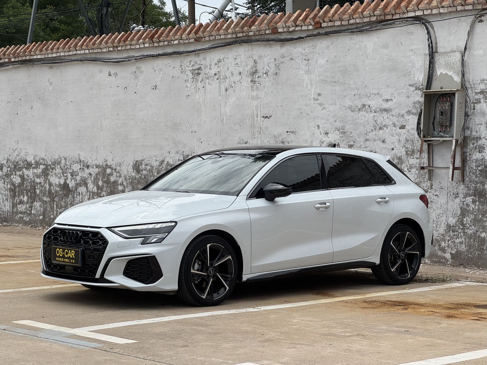 Audi A3 2023 года выпуска, модель Sportback 35 TFSI, спортивный и стильный вариант.