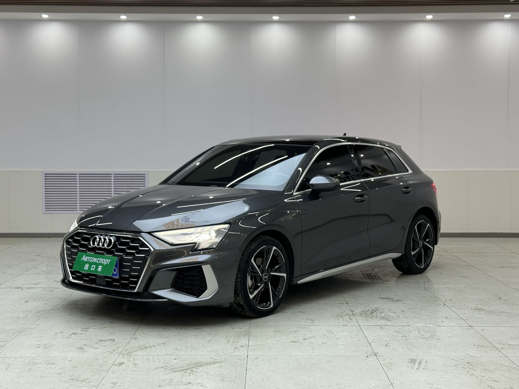 Audi A3 2023, Sportback 35 TFSI, модная спортивная версия