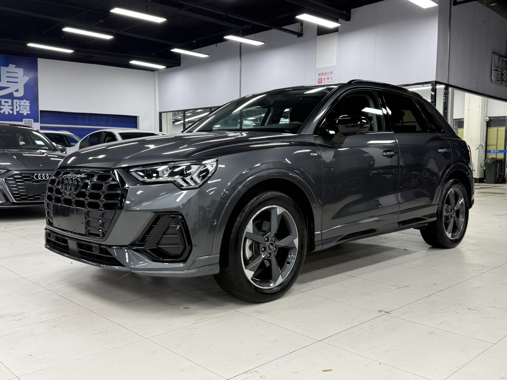Audi Q3, 2022 год выпуска, двигатель 35TFSI, версия "Стильный и динамичный"